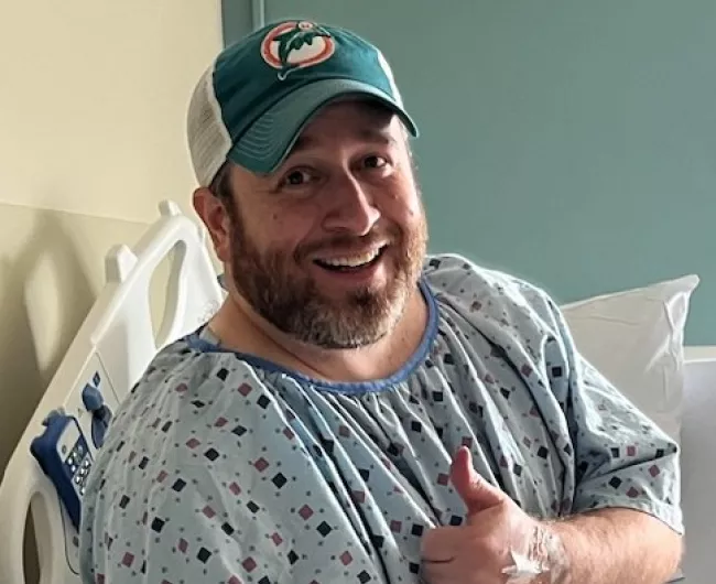 Seth Tabor man in hospital providing thumbs up